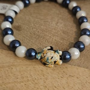 Armband mit einer Schildkröte
