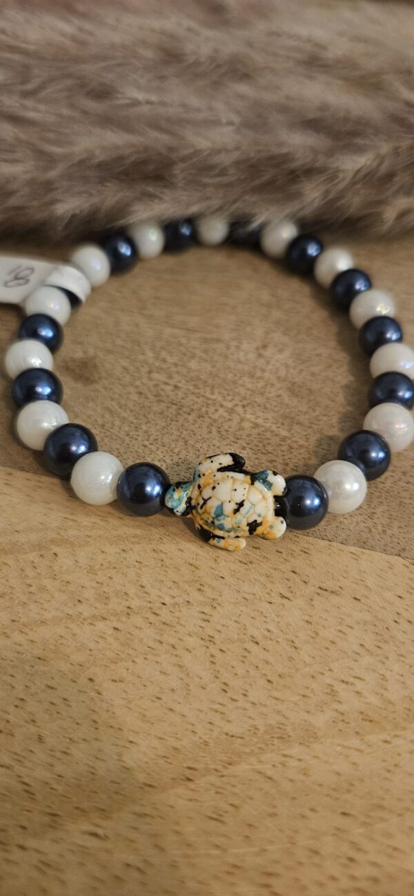 Armband mit einer Schildkröte