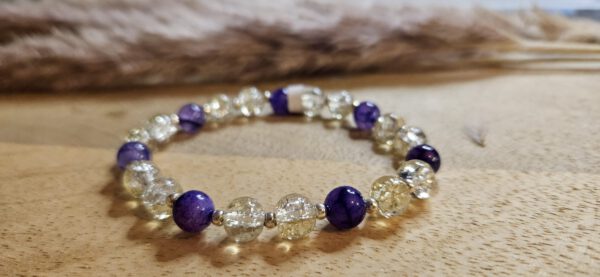 Armband in Lila-Weiße