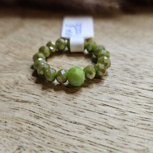 Ring aus Facettierten Perlen grün