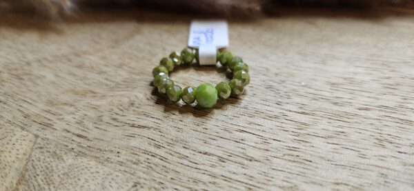 Ring aus Facettierten Perlen grün