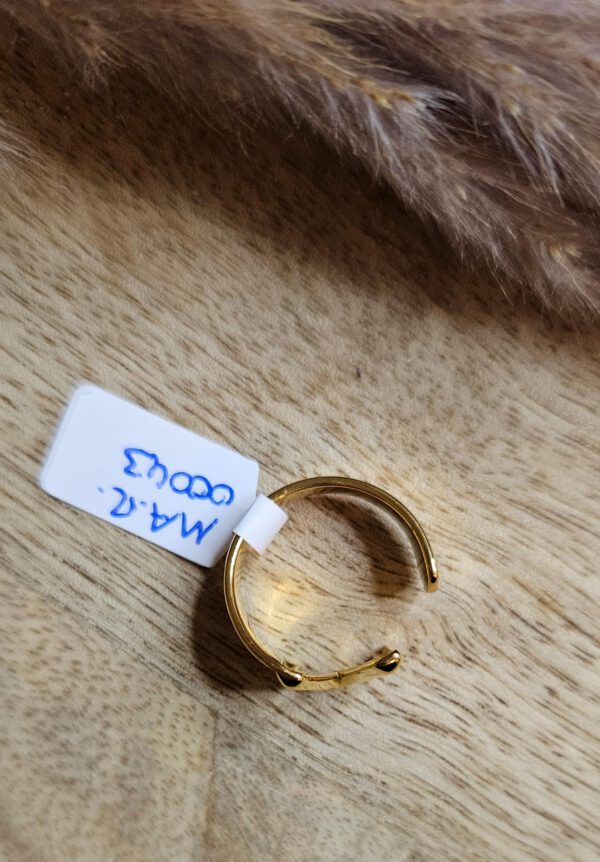 Ring mit einem M – Bild 2