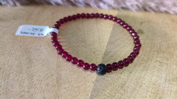 Armband mit Vulkanperlen