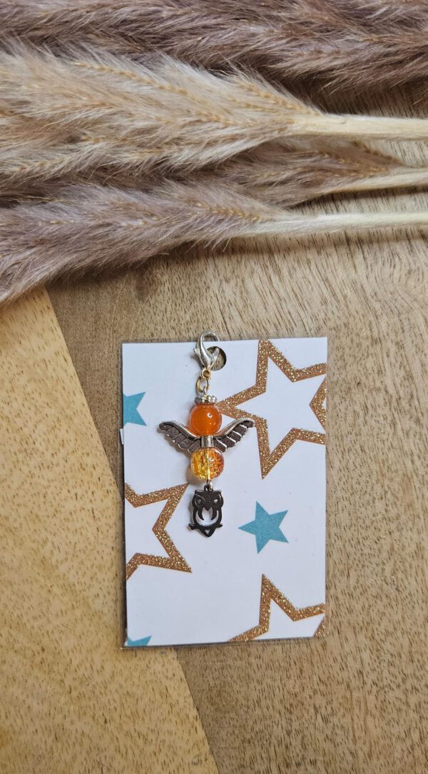 Schutzengel mit einem Engel Anhänger orange