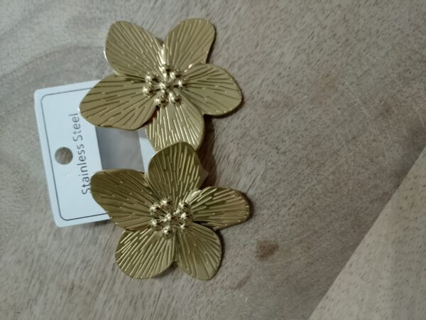 Blumen in gold