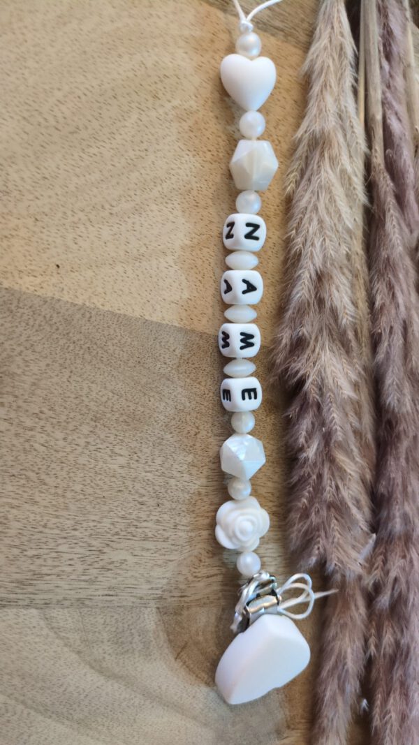 Schnullerkette weiß mit Herz – Bild 3