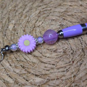 Lila Blume mit Anhänger