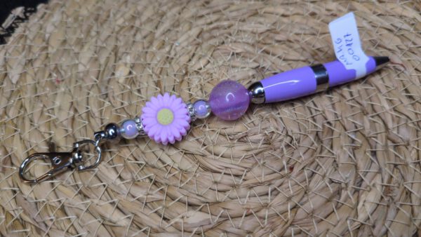 Lila Blume mit Anhänger